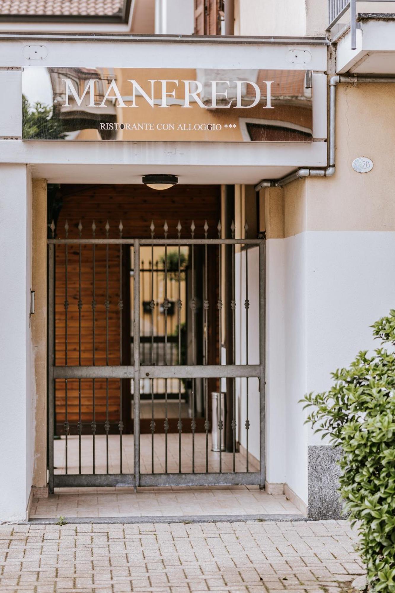 Manfredi Ristorante Con Alloggio Romentino Eksteriør billede