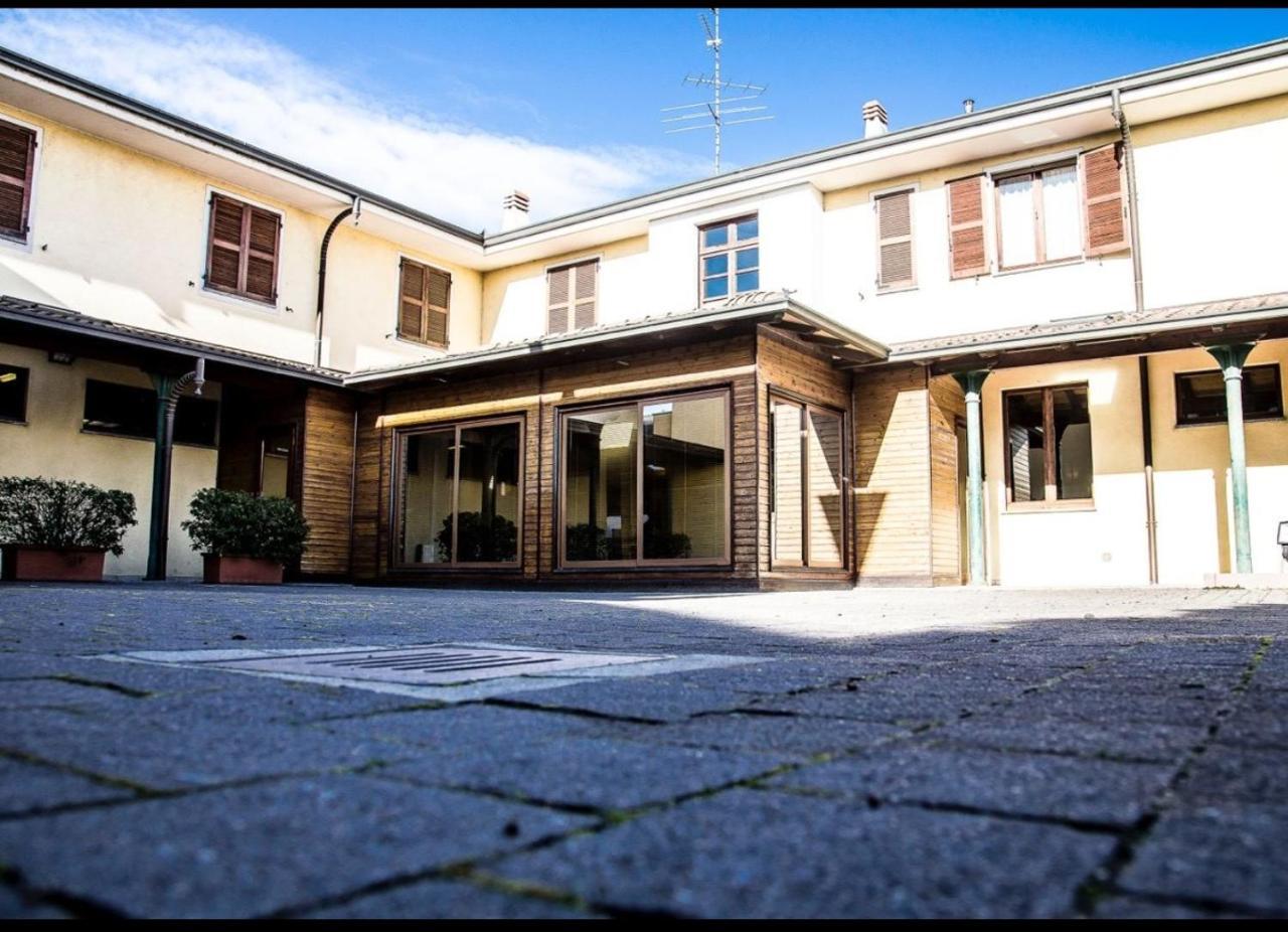 Manfredi Ristorante Con Alloggio Romentino Eksteriør billede
